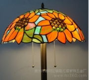 简约时尚落地灯 点亮空间的艺术